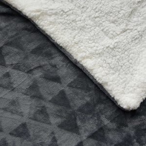 Jerry Fabrics s. r. o. Deka embossed s beránkem EXCLUSIVE 150x200 - Triangle Antracitová  - BarvaAntracitová- Materiál 100 % polyester
