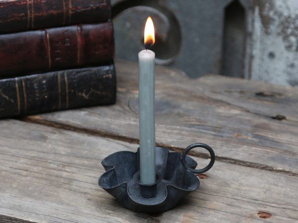 Černý antik svícen na úzkou svíčku Flower - Ø 9cm Chic Antique  - -