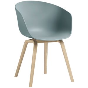 Světle modrá plastová židle HAY AAC 22 s dubovou podnoží  - Výška79 cm- Šířka 59 cm