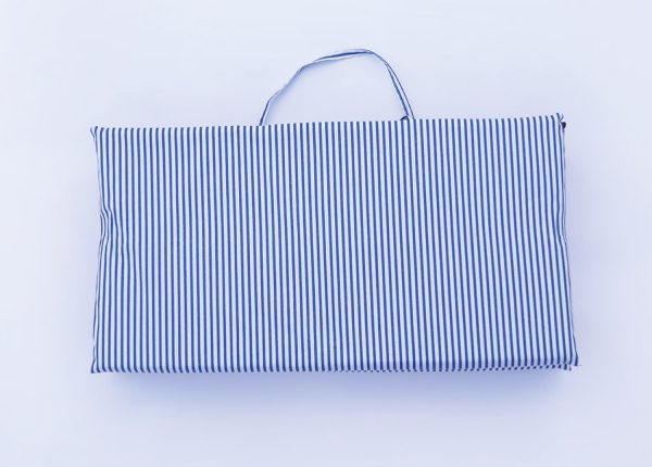 PovlečemeVás Skládací plážové lehátko - Modrý proužek  - MateriálBavlna- Barva Bílé