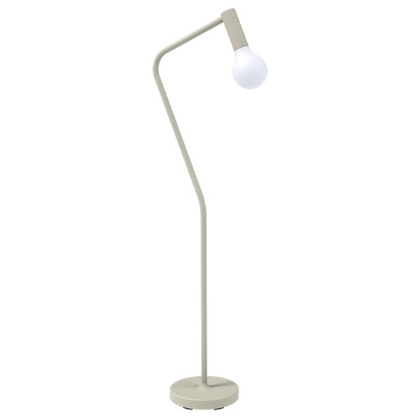 Světle šedá kovová nabíjecí stojací LED lampa Fermob Aplo 138 cm  - Výška138 cm- Délka ramena 34